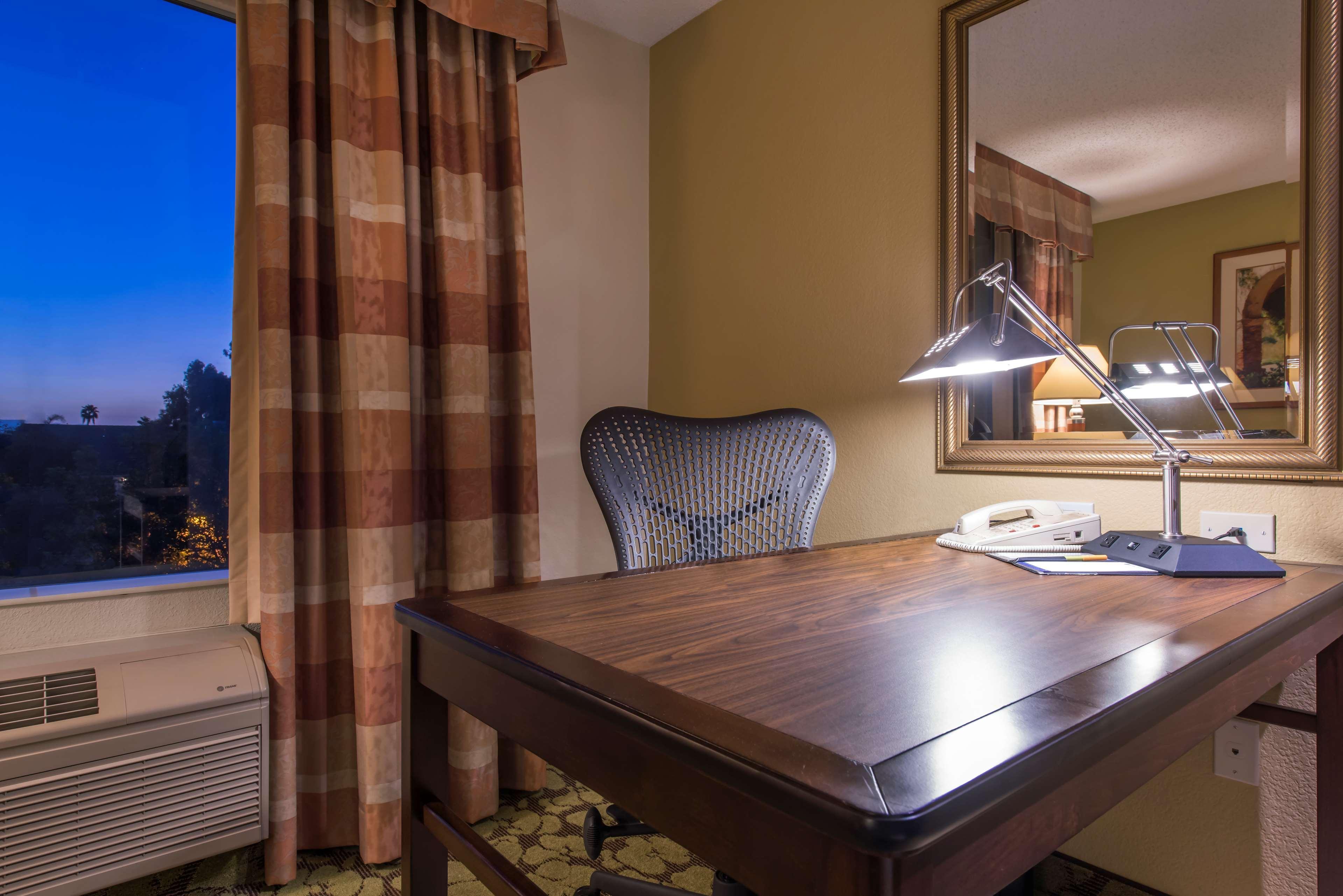 Hilton Garden Inn Arcadia/Pasadena Area Exterior photo